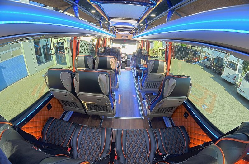 Mersedes Benz микроавтобус 2020 в нутри