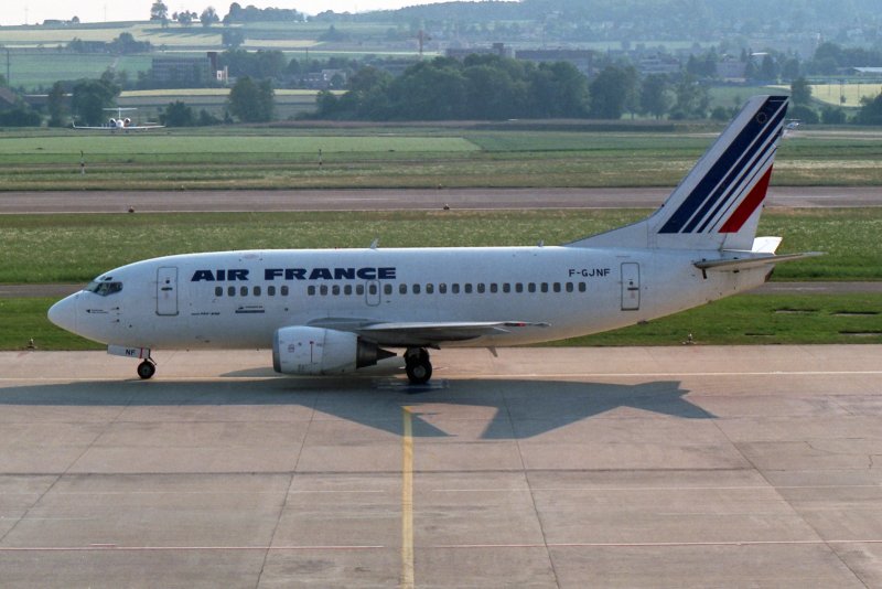 Boeing 737-500 Armenia