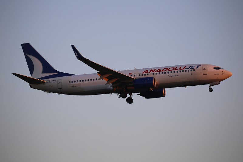 Боинг 737 300 VP-BKT