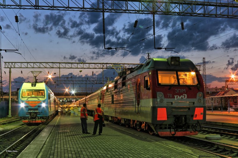 Электровоз эп1м вечером