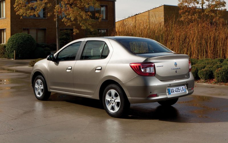 Renault Logan II 2012 —