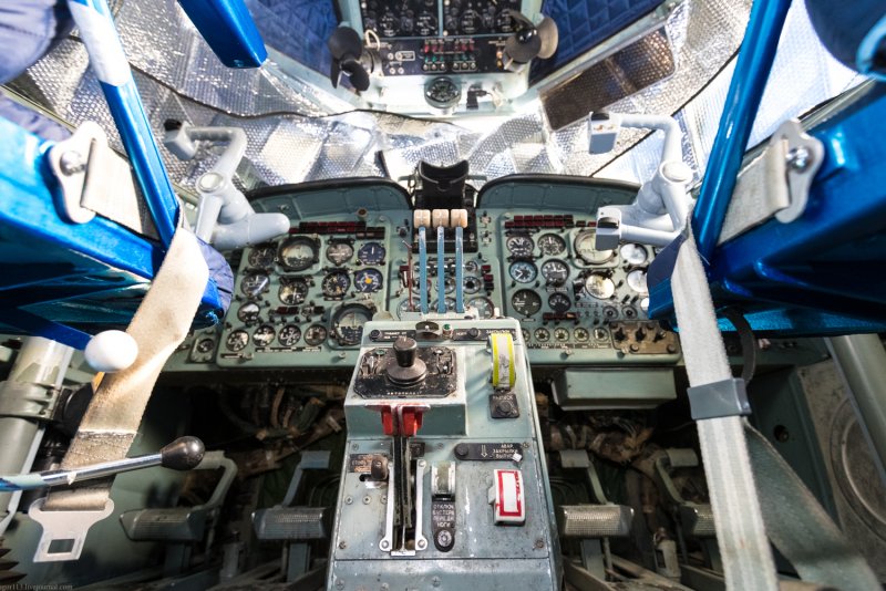 Приборные панели АН-22