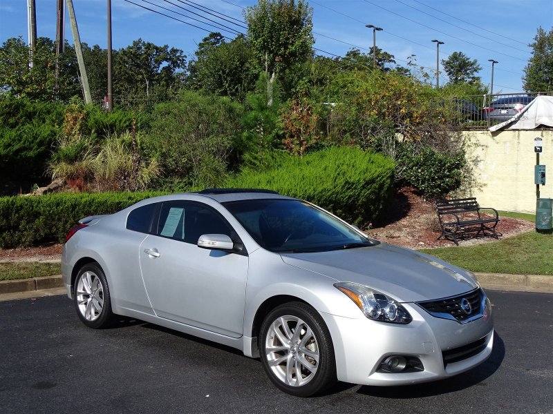 Nissan Altima Coupe 2012