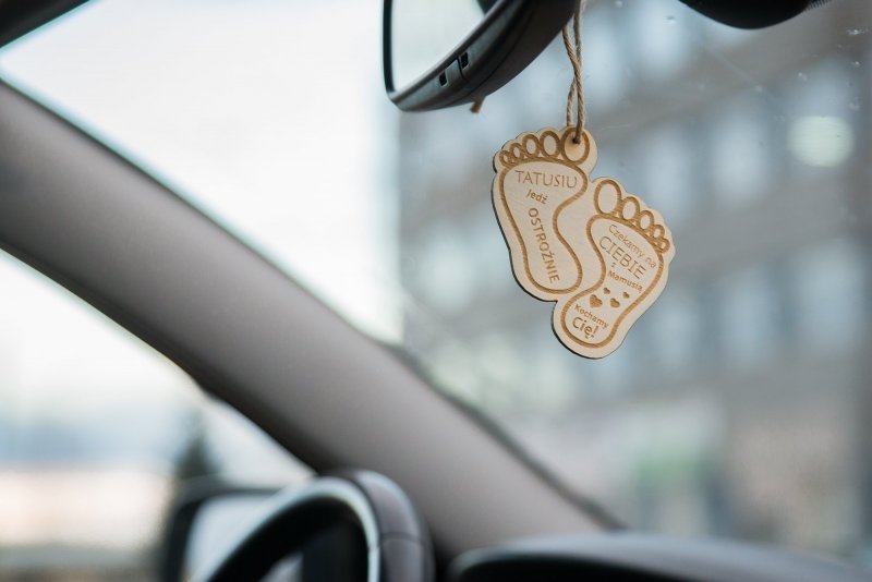 Подвеска в машину из дерева