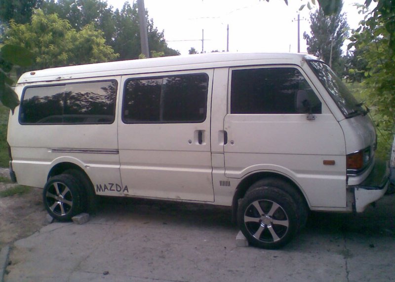 Mazda e2200