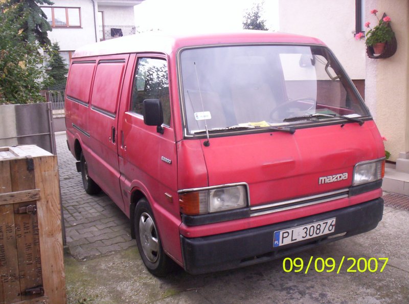 Мазда e2200