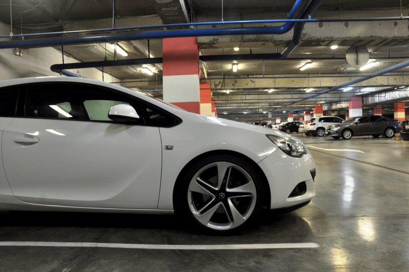 Opel Astra j GTC 2012 r20
