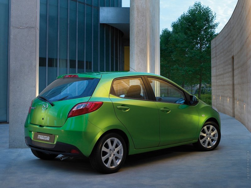 Mazda 2 фото