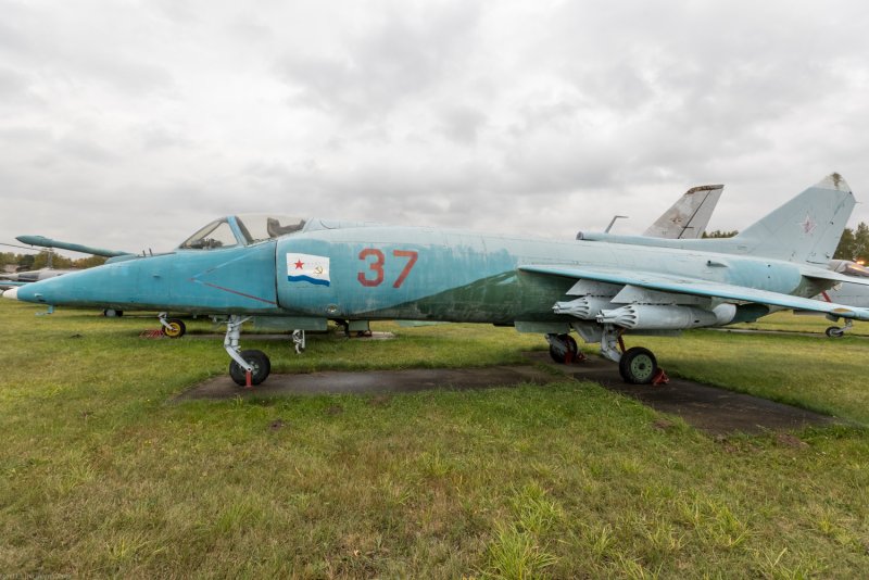 Як-36 истребитель-бомбардировщик