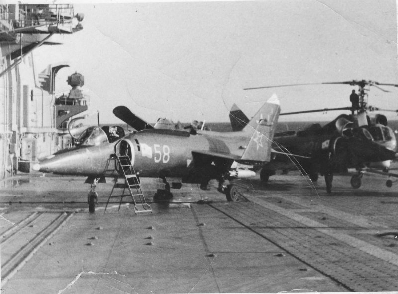 Як-38 на «Агостиньо нето»