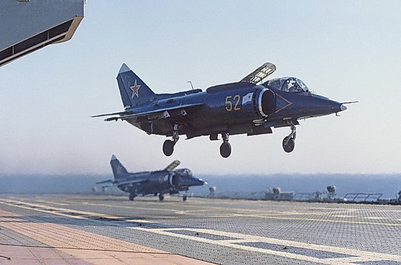 Палубный Штурмовик як-38