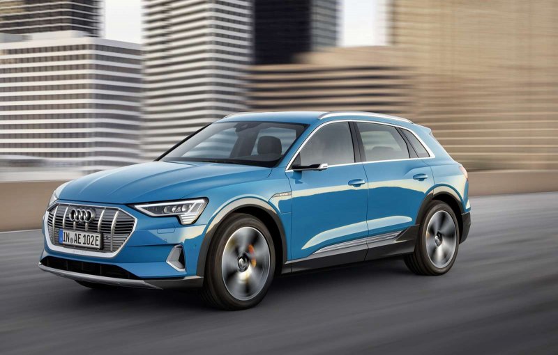 Audi электрокар e-tron,