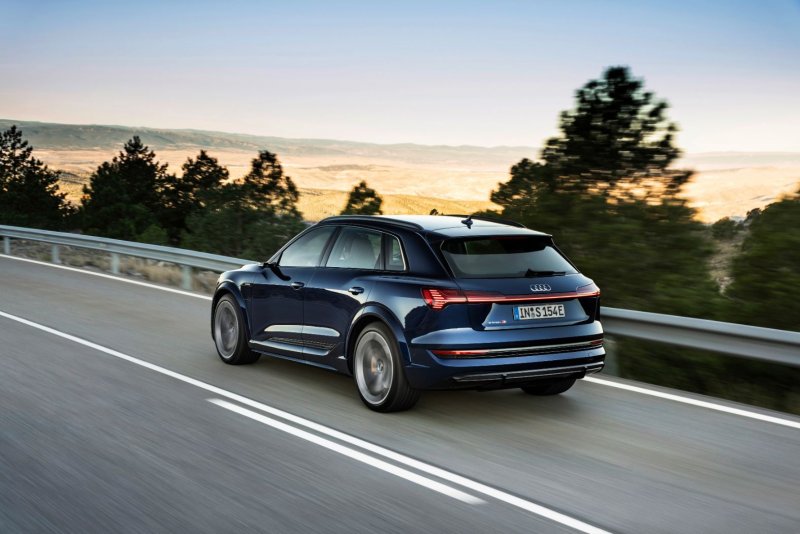 Audi e-tron 2020 салон