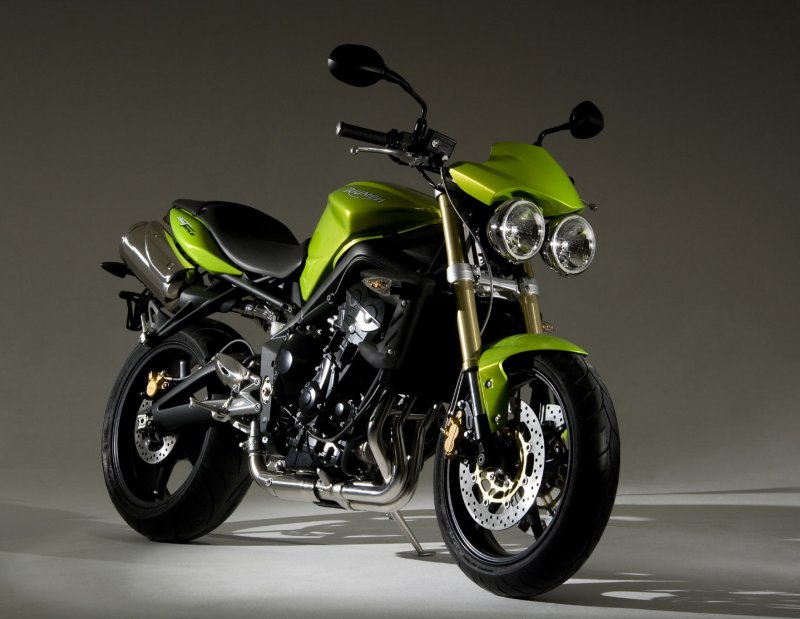 Мотоцикл Triumph Street Triple 675