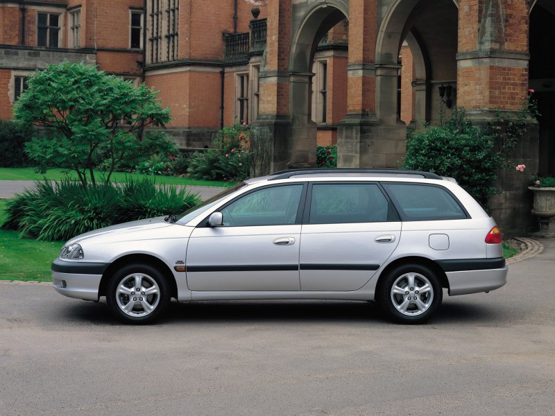 Toyota Avensis 2000 универсал