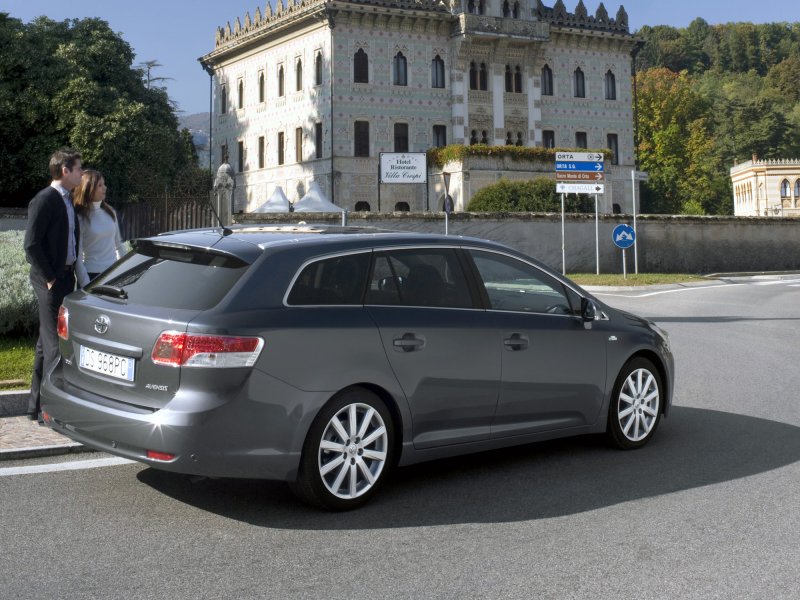 Toyota Avensis 2009 универсал