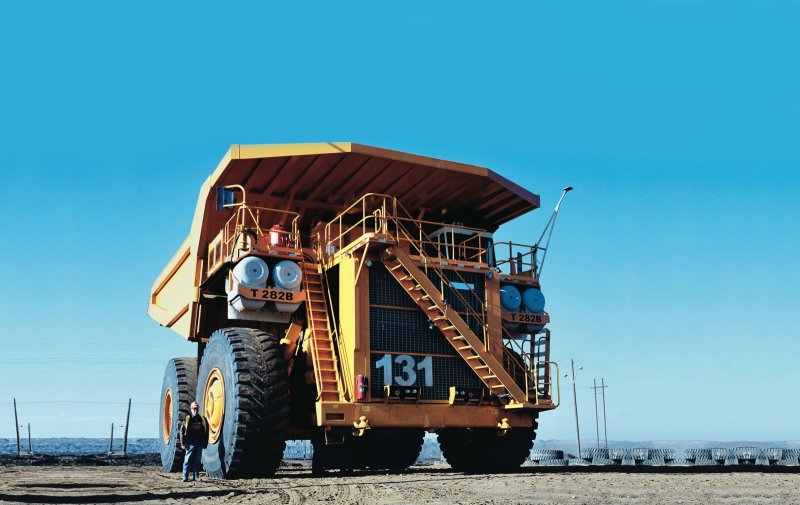 Карьерный самосвал Liebherr t282b