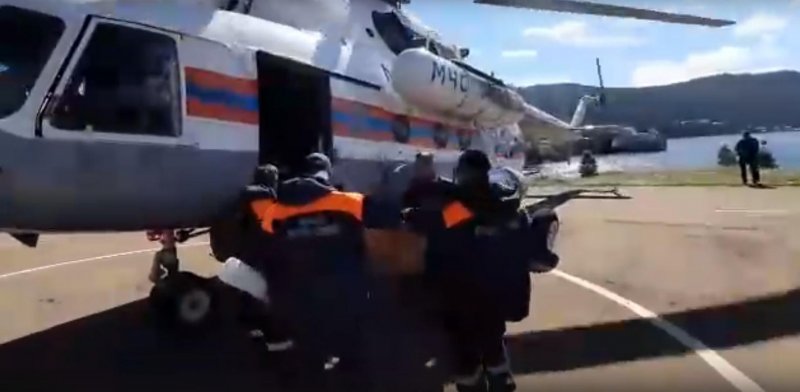 Узбекистан вертолет над горами