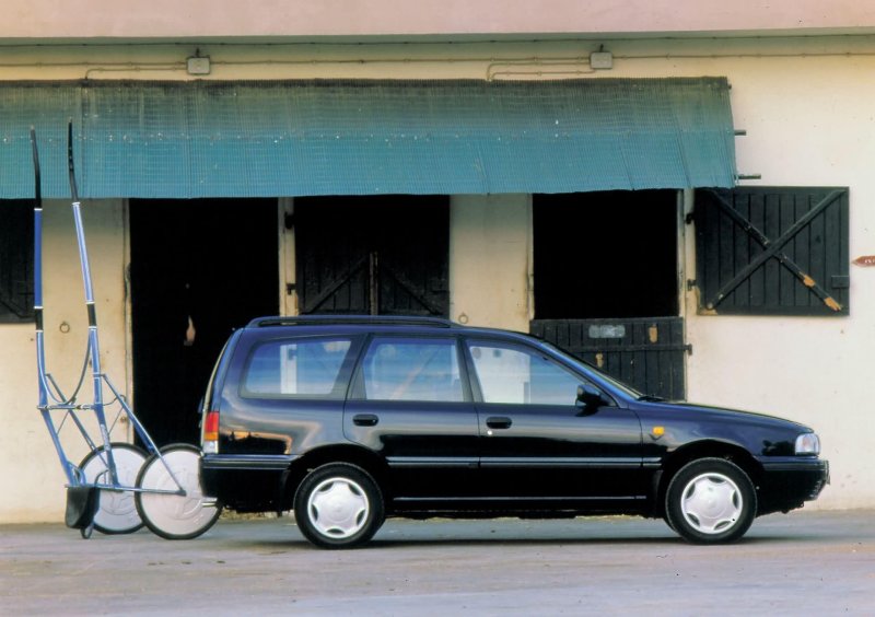 Nissan Sunny traveller y10