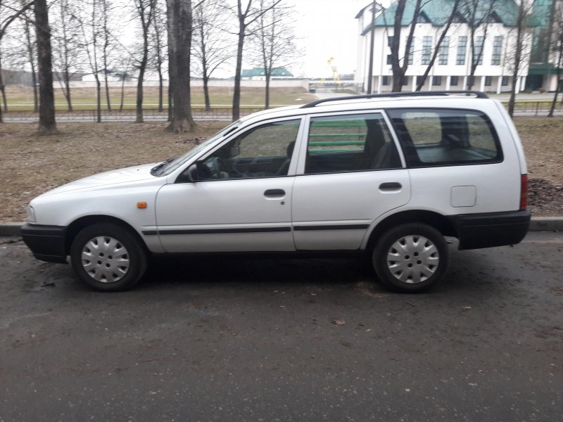 Nissan Sunny traveller y10