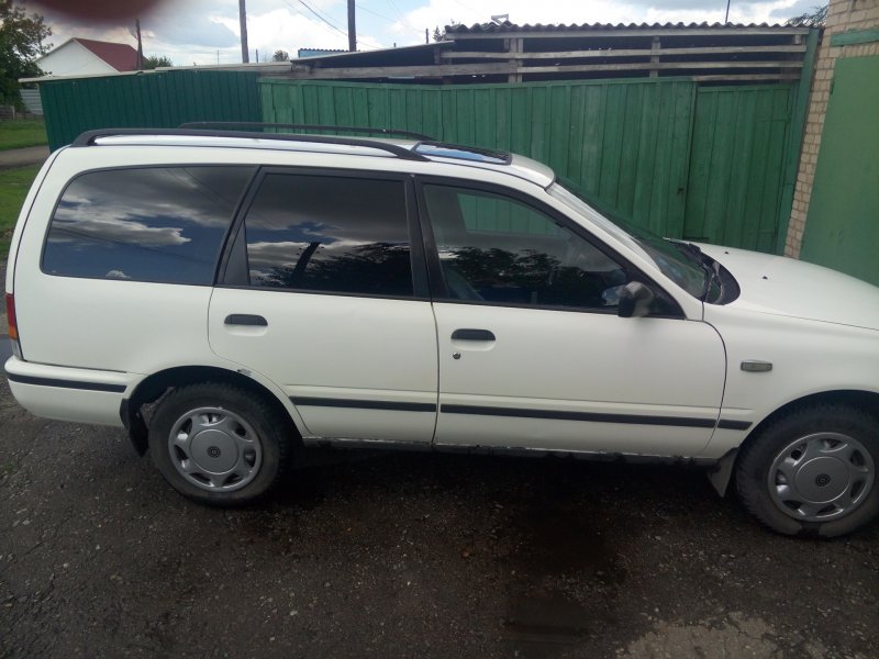 Nissan Sunny traveller y10