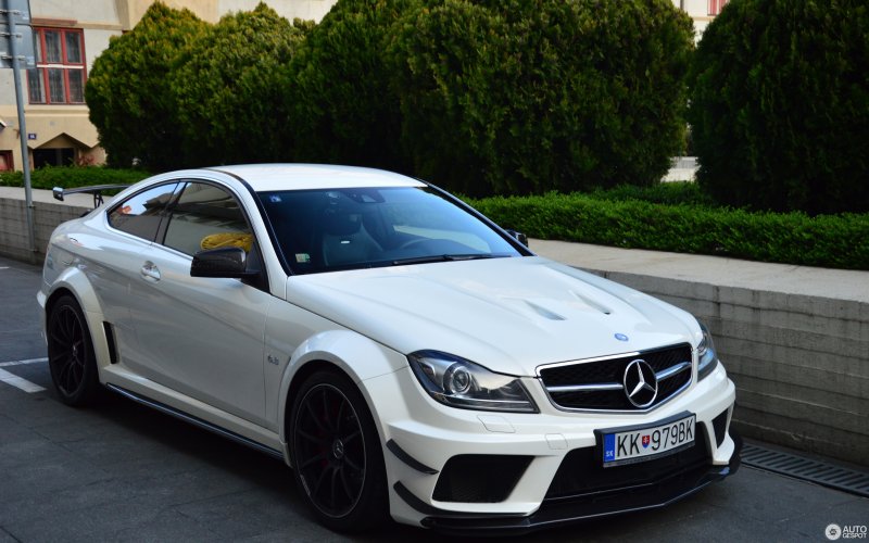Мерседес-Бенц c63 AMG