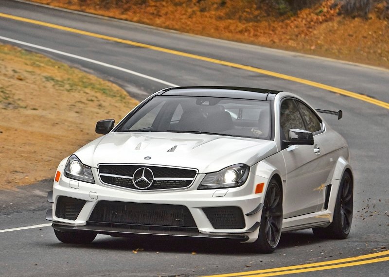 Мерседес-Бенц c63 AMG