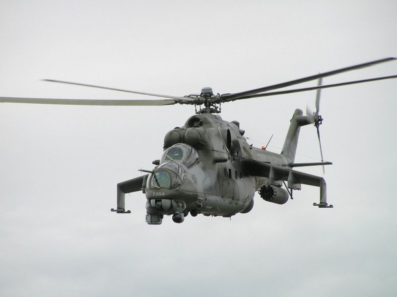 Ми-35 на белом фоне