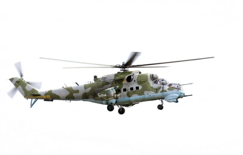 Вертолет на белом фоне военный ми24