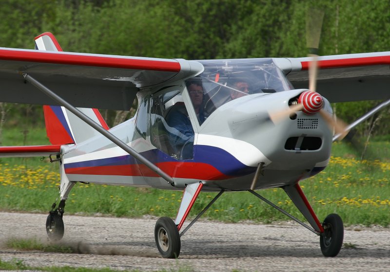 АИ-10 Икар