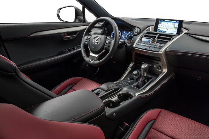 Lexus NX 200 салон