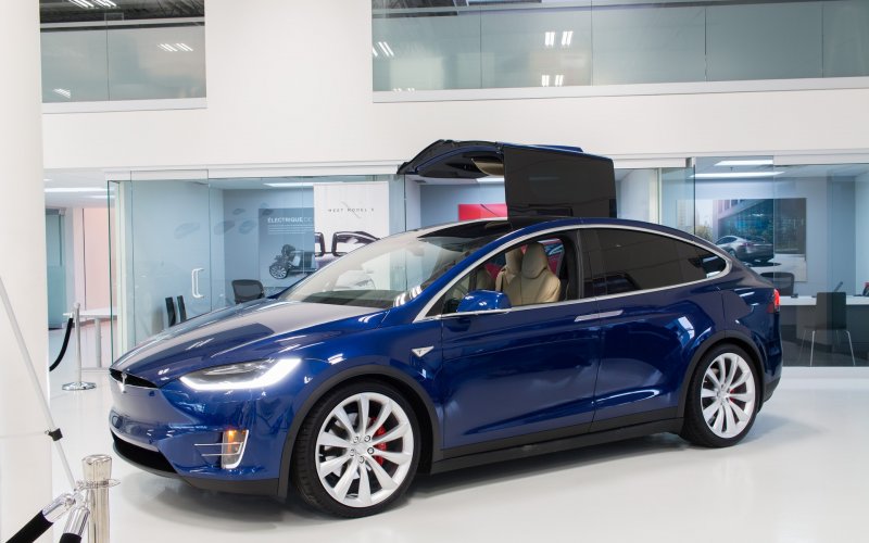How much does costs Tesla model s