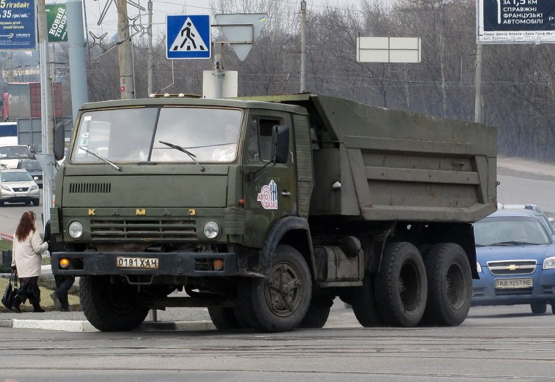 Старый КАМАЗ самосвал 55111