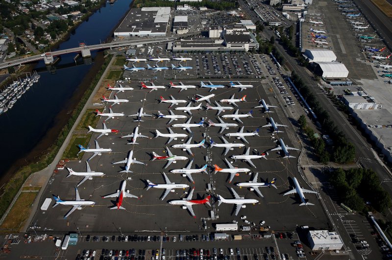 737 Max 200