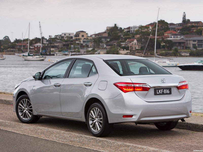 Toyota Corolla 2013 седан