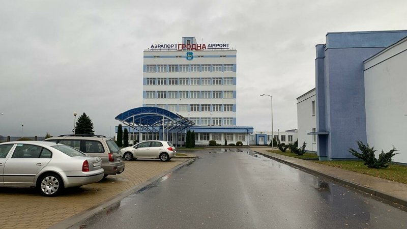 Истребитель в аэропорту Перми
