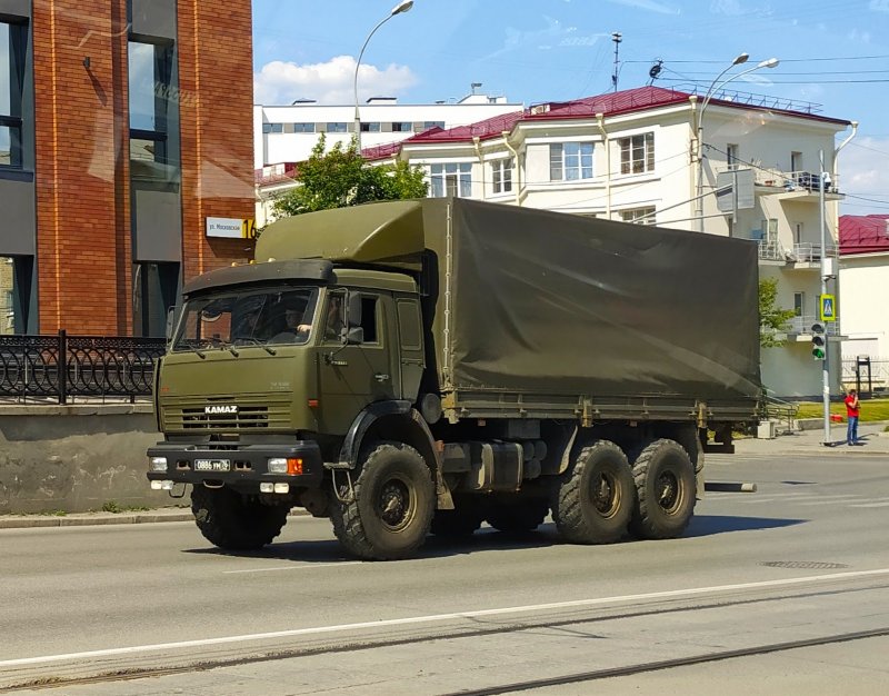 КАМАЗ 43118 тентованный военный