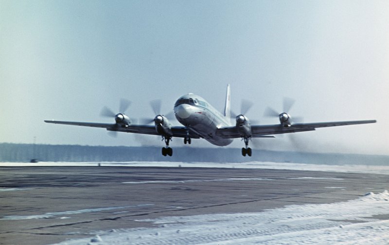 Ил-18 пассажирский самолёт