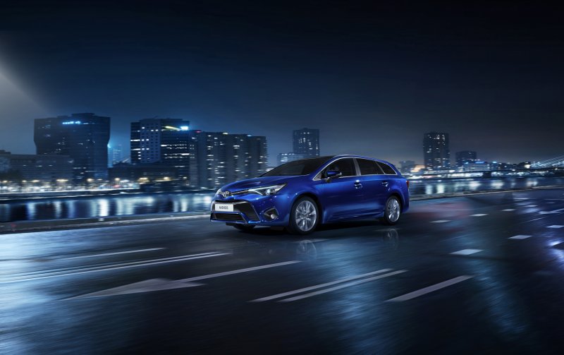 Toyota Camry Night