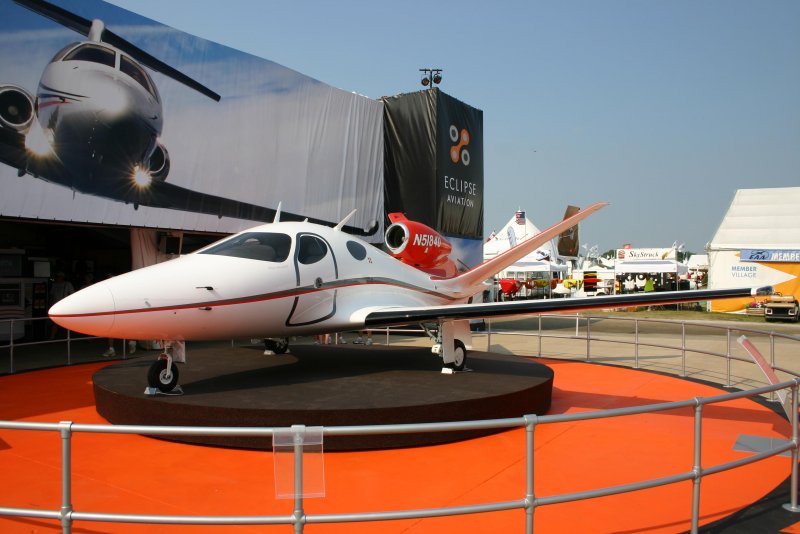 Самолёт Эклипс 700