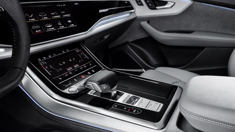 Audi q8 салон