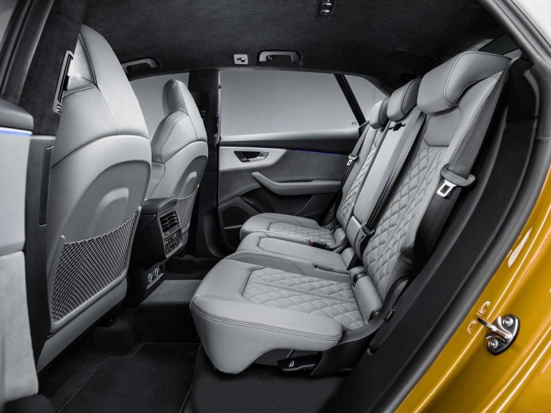 Audi q8 салон сзади