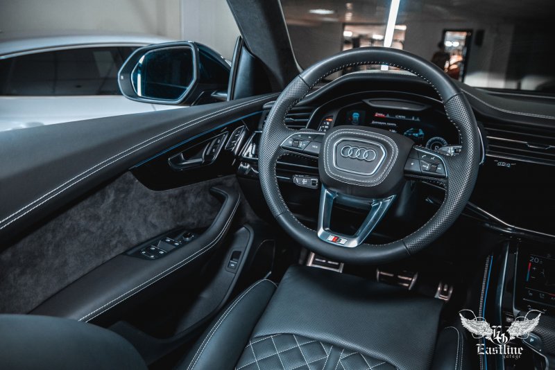 Audi q8 салон