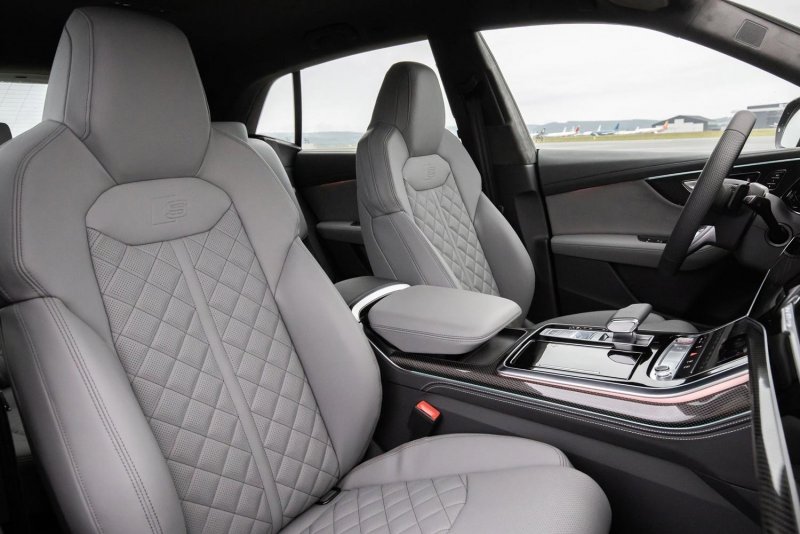 Audi q8 Interior серый