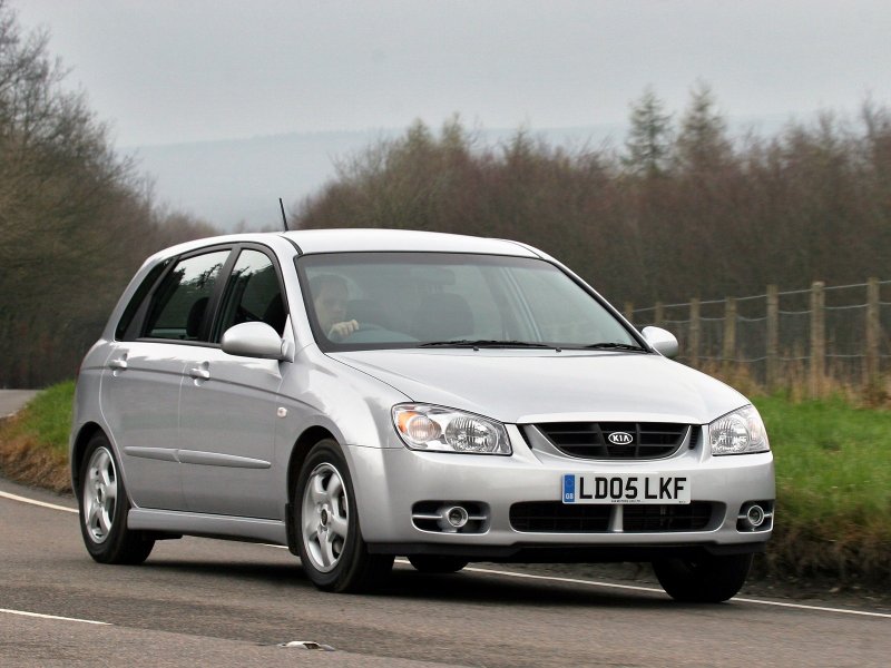 Kia Cerato 2004 хэтчбек
