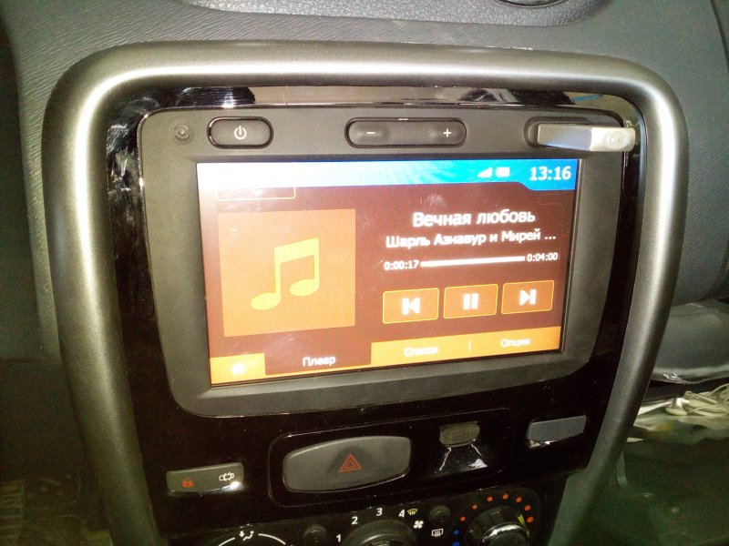 Штатная магнитола Renault Duster