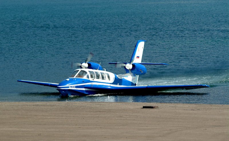 Легкий самолет-амфибия бе-103