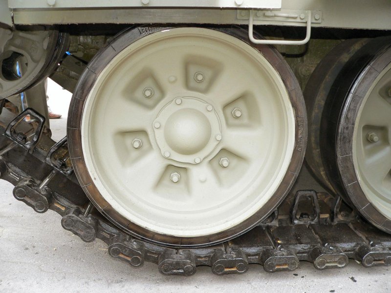Опорный каток танка т-72