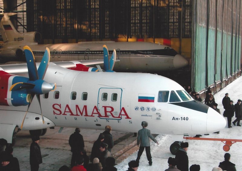 Самолет ан140 салон
