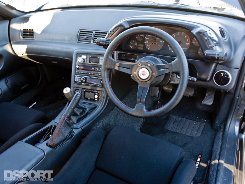 Nissan Skyline r32 салон